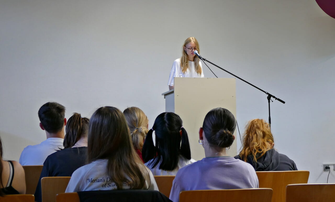 Emily (18) machte beim Poetry Slam mit.