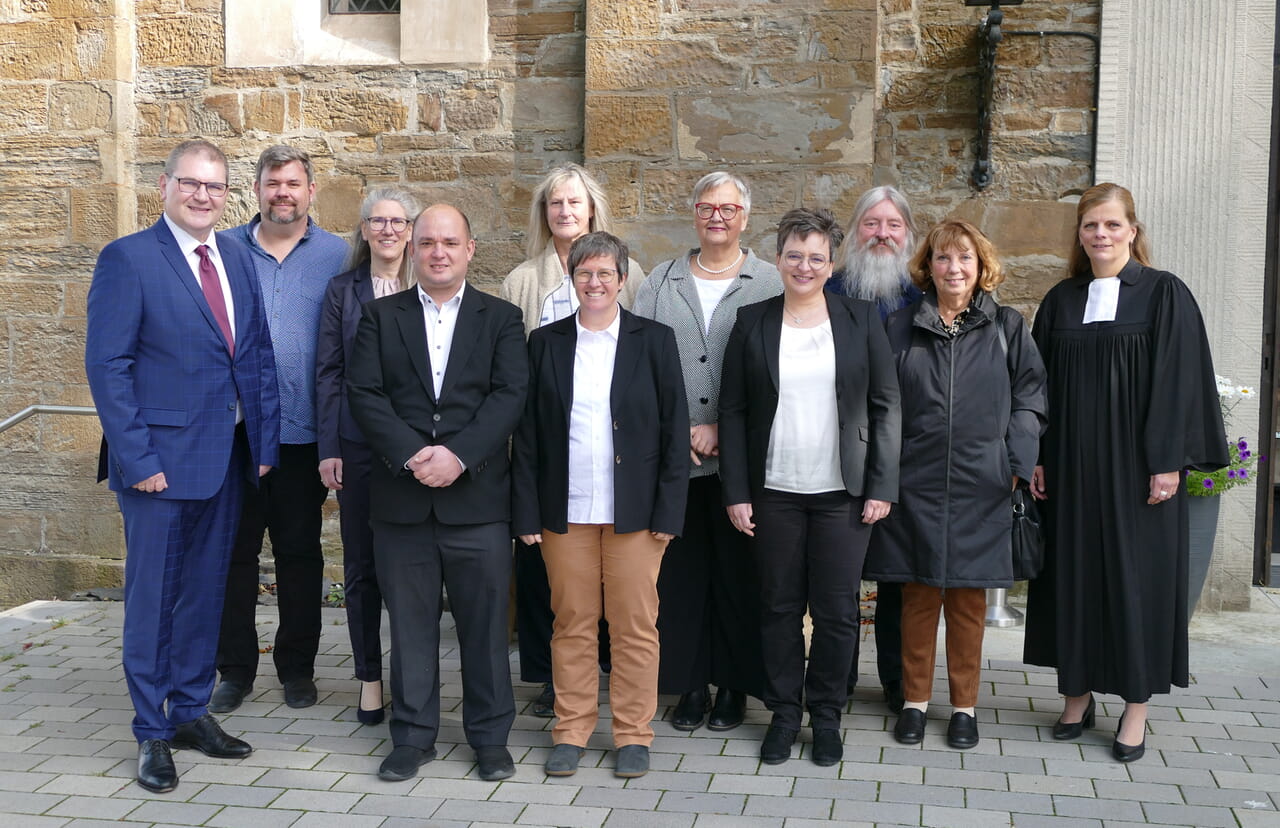 Der neue Kreissynodalvorstand, der im Rahmen eines Gottesdienstes im Oktober in der Evangelischen Kirche in Hilchenbach eingeführt wurde.